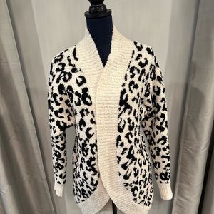 NWOT UGG Black and White Fluffy Knit Wrap Cardigan size medium